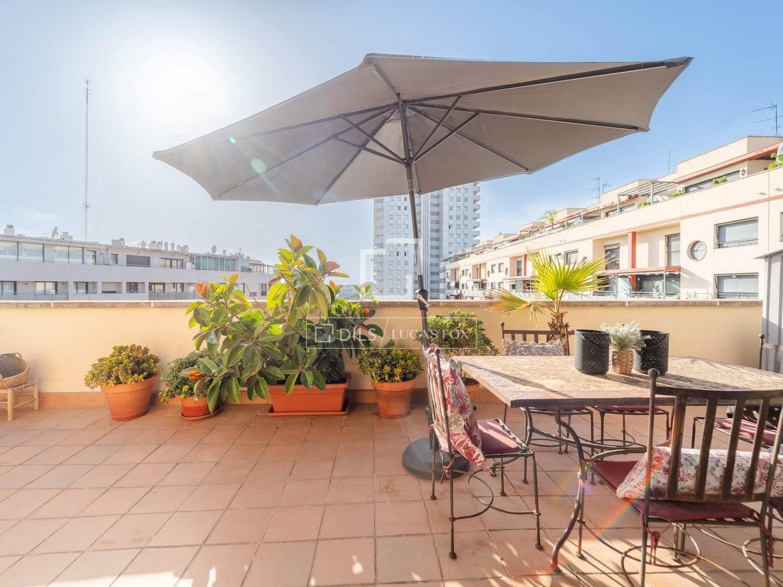 3 bedroom Penthouse for sale in Valencia city with pool garage - € 900,000 (Ref: 10057159)