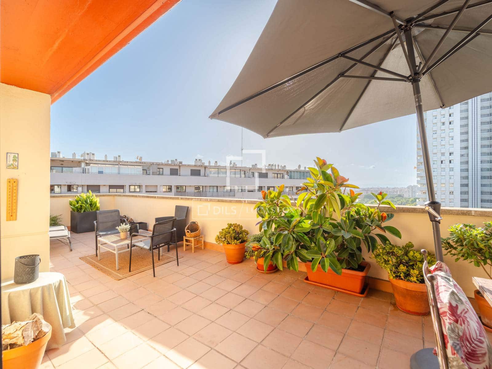 3 bedroom Penthouse for sale in Valencia city with pool garage - € 900,000 (Ref: 10057159)