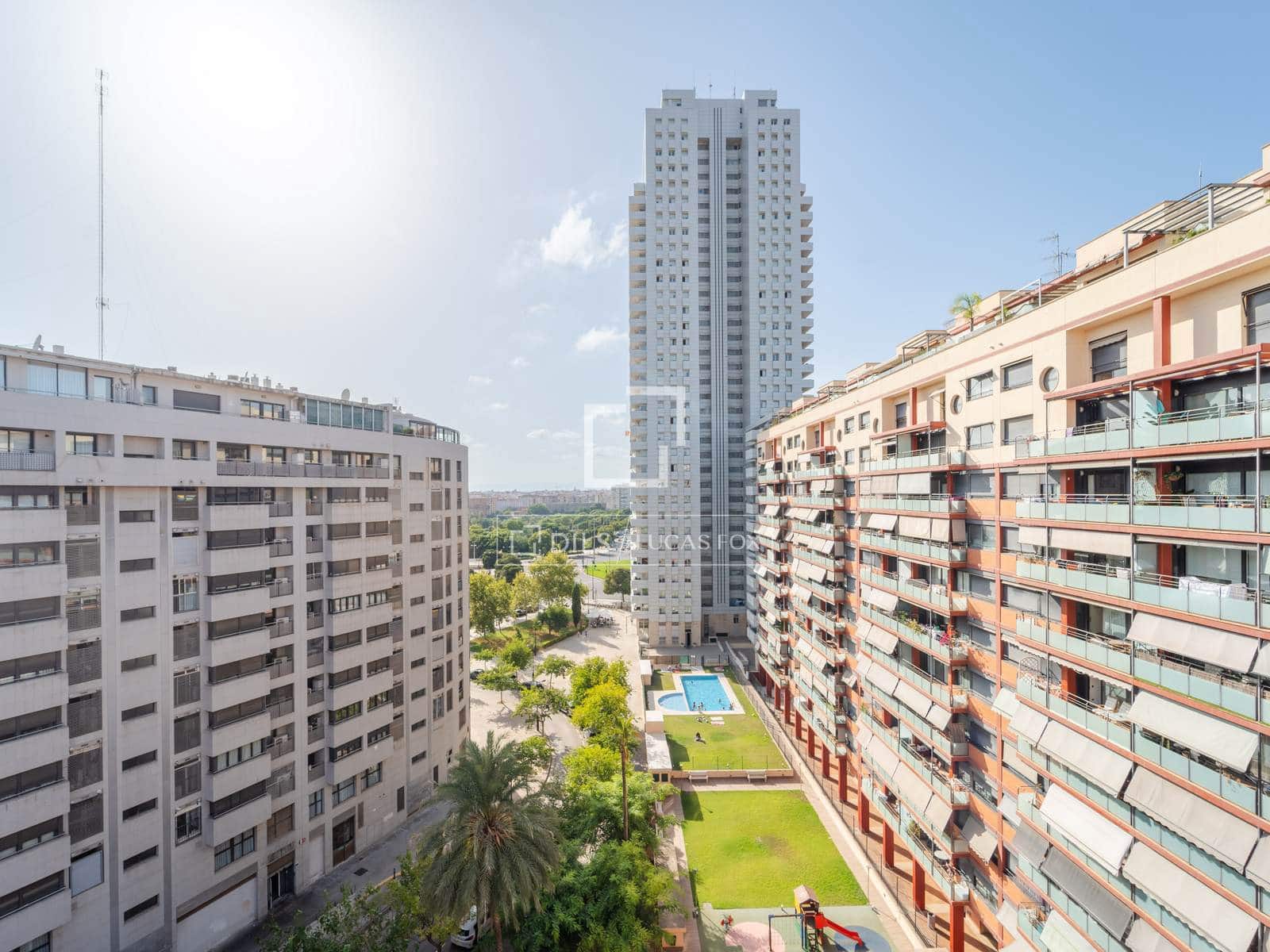 3 bedroom Penthouse for sale in Valencia city with pool garage - € 900,000 (Ref: 10057159)