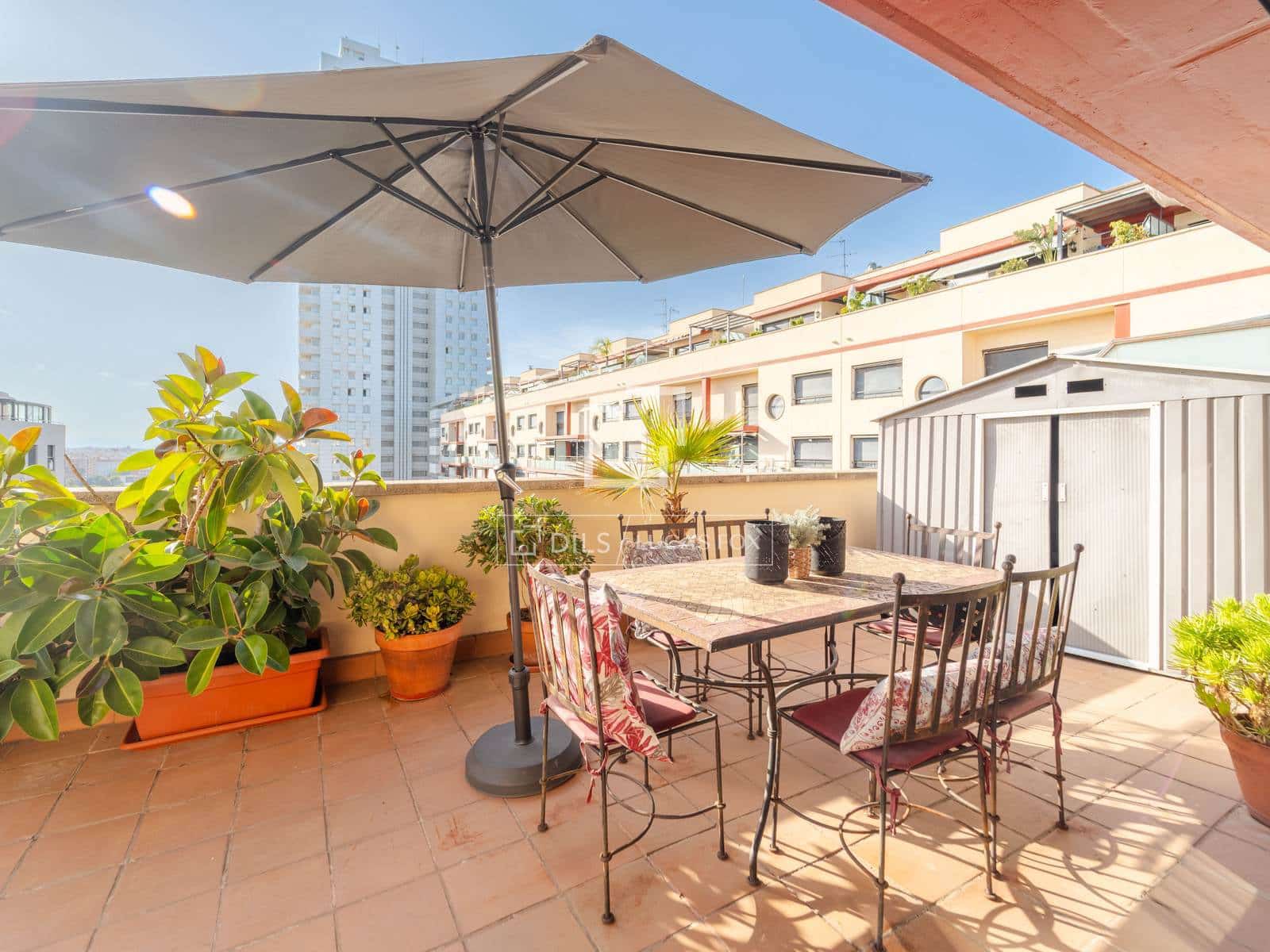 3 bedroom Penthouse for sale in Valencia city with pool garage - € 900,000 (Ref: 10057159)
