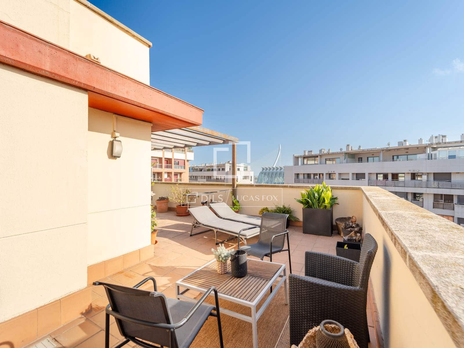 3 bedroom Penthouse for sale in Valencia city with pool garage - € 900,000 (Ref: 10057159)