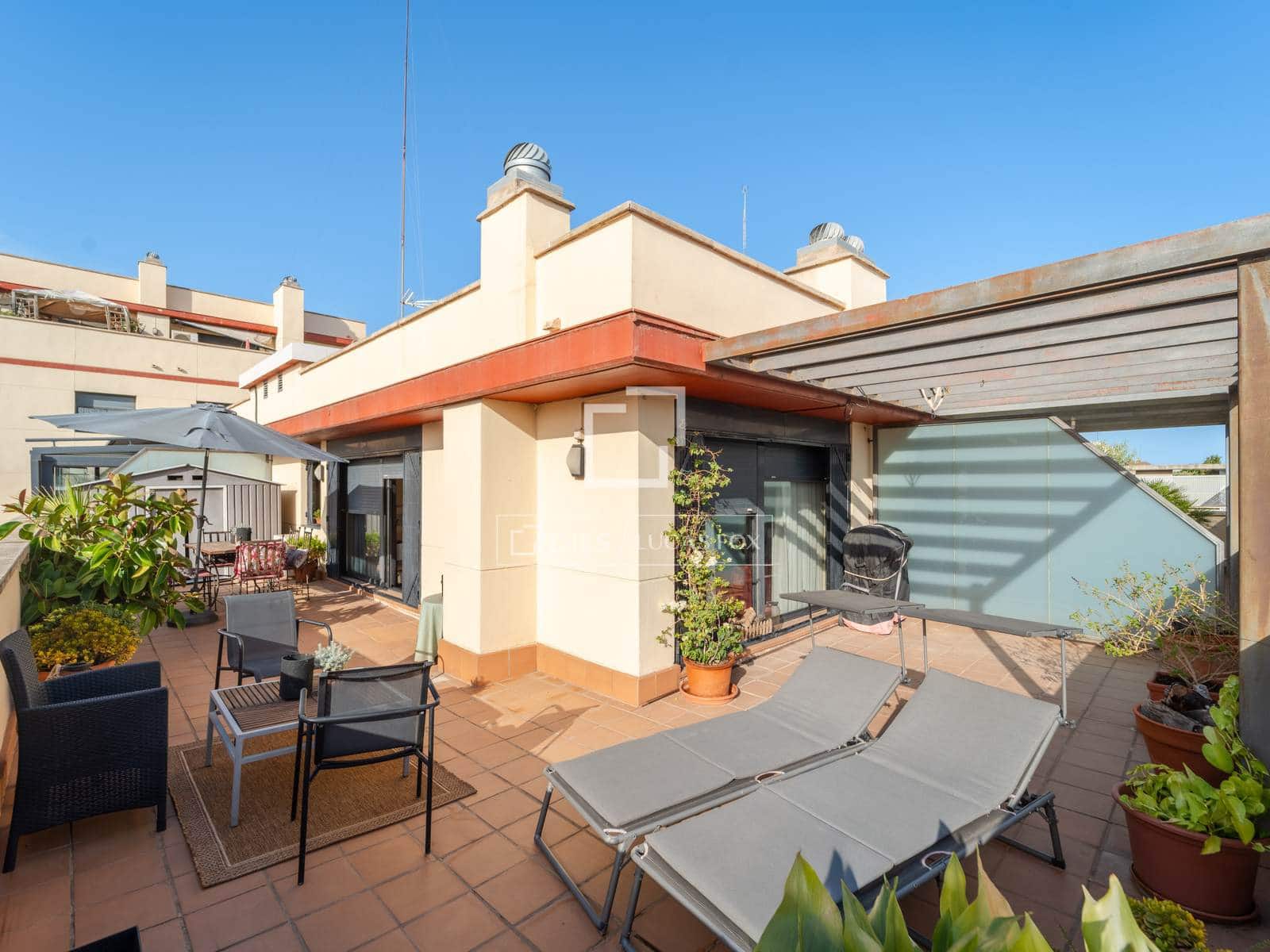 3 bedroom Penthouse for sale in Valencia city with pool garage - € 900,000 (Ref: 10057159)