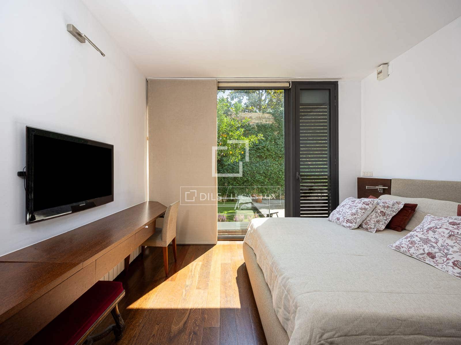 4 bedroom Villa for sale in Barcelona city with pool garage - € 2,750,000 (Ref: 10057343)