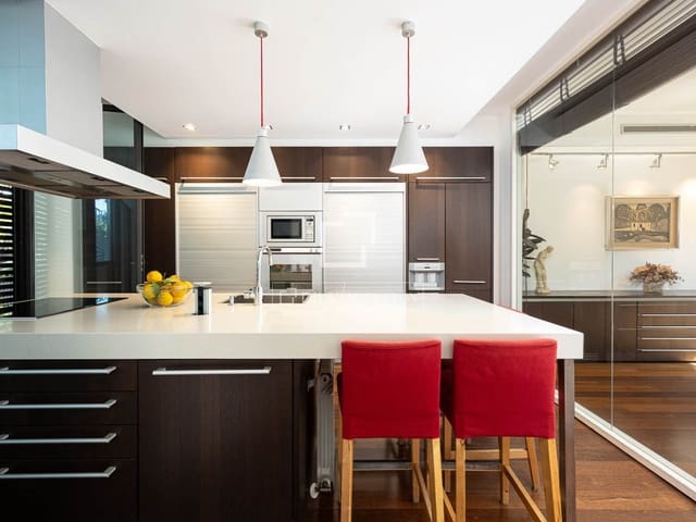 4 bedroom Villa for sale in Barcelona city with pool garage - € 2,750,000 (Ref: 10057343)