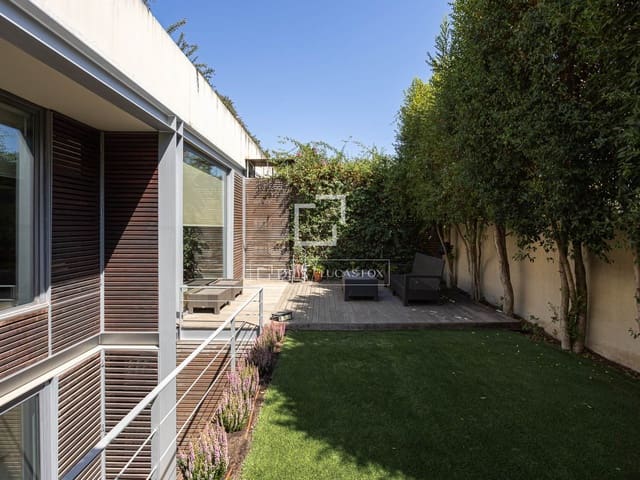 4 bedroom Villa for sale in Barcelona city with pool garage - € 2,750,000 (Ref: 10057343)