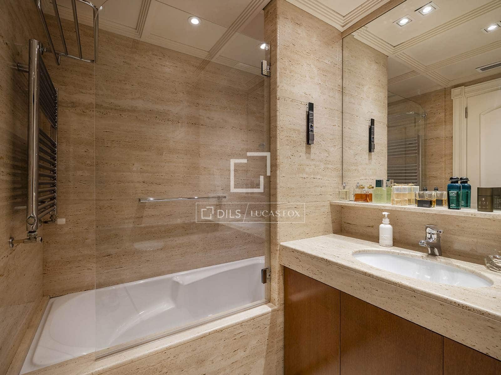 3 quarto Apartamento para arrendar em Barcelona cidade com garagem - 7 835 € (Ref: 10057563)