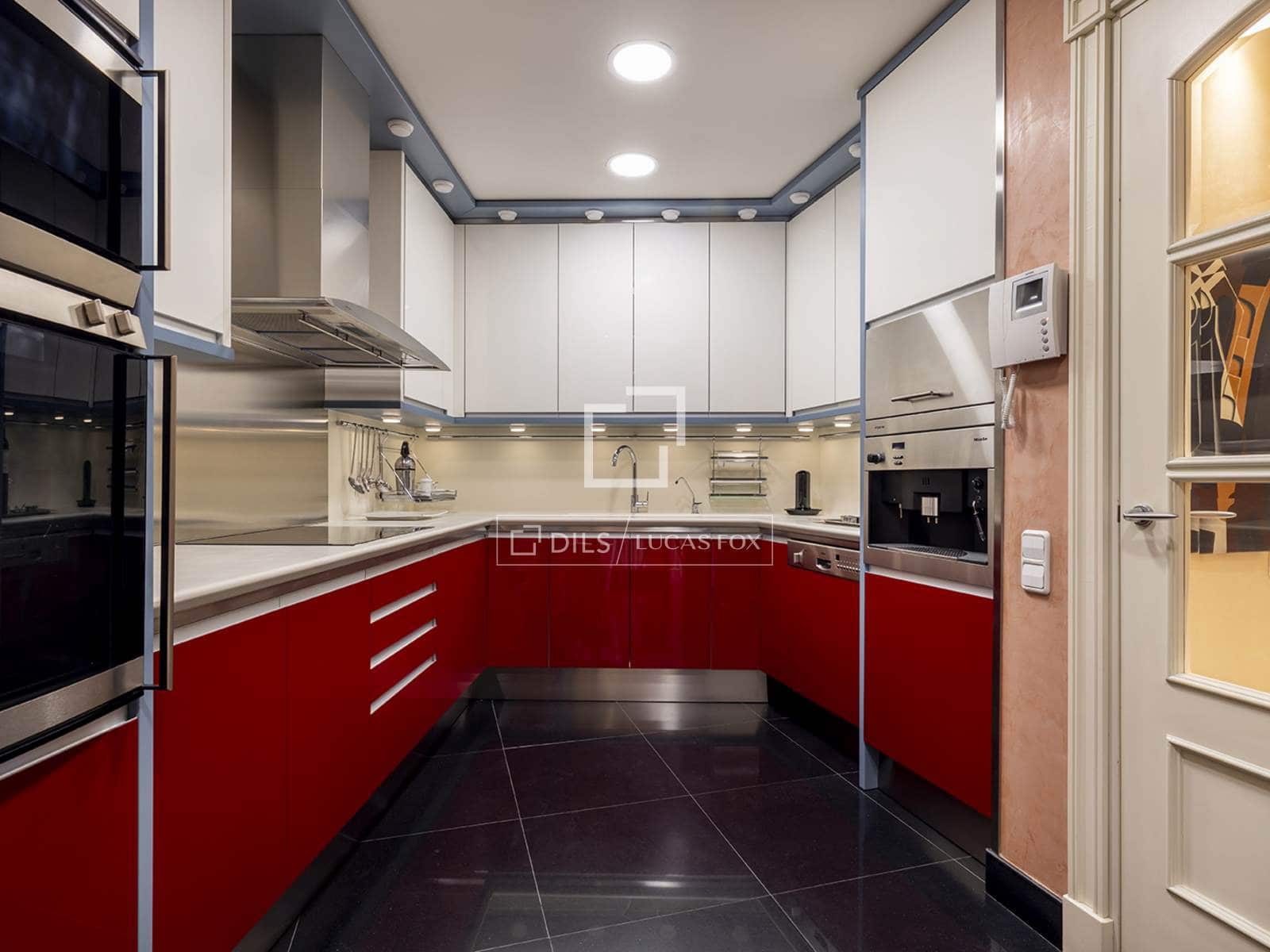 3 quarto Apartamento para arrendar em Barcelona cidade com garagem - 7 835 € (Ref: 10057563)