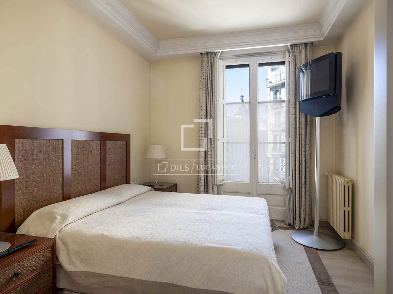 3 quarto Apartamento para arrendar em Barcelona cidade com garagem - 7 835 € (Ref: 10057563)
