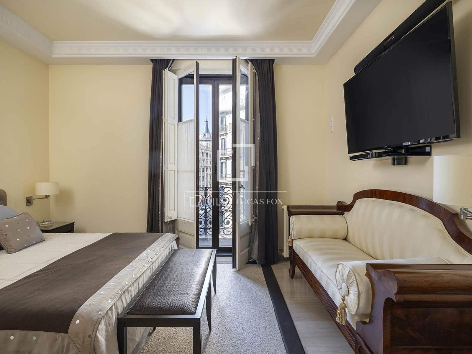 3 quarto Apartamento para arrendar em Barcelona cidade com garagem - 7 835 € (Ref: 10057563)