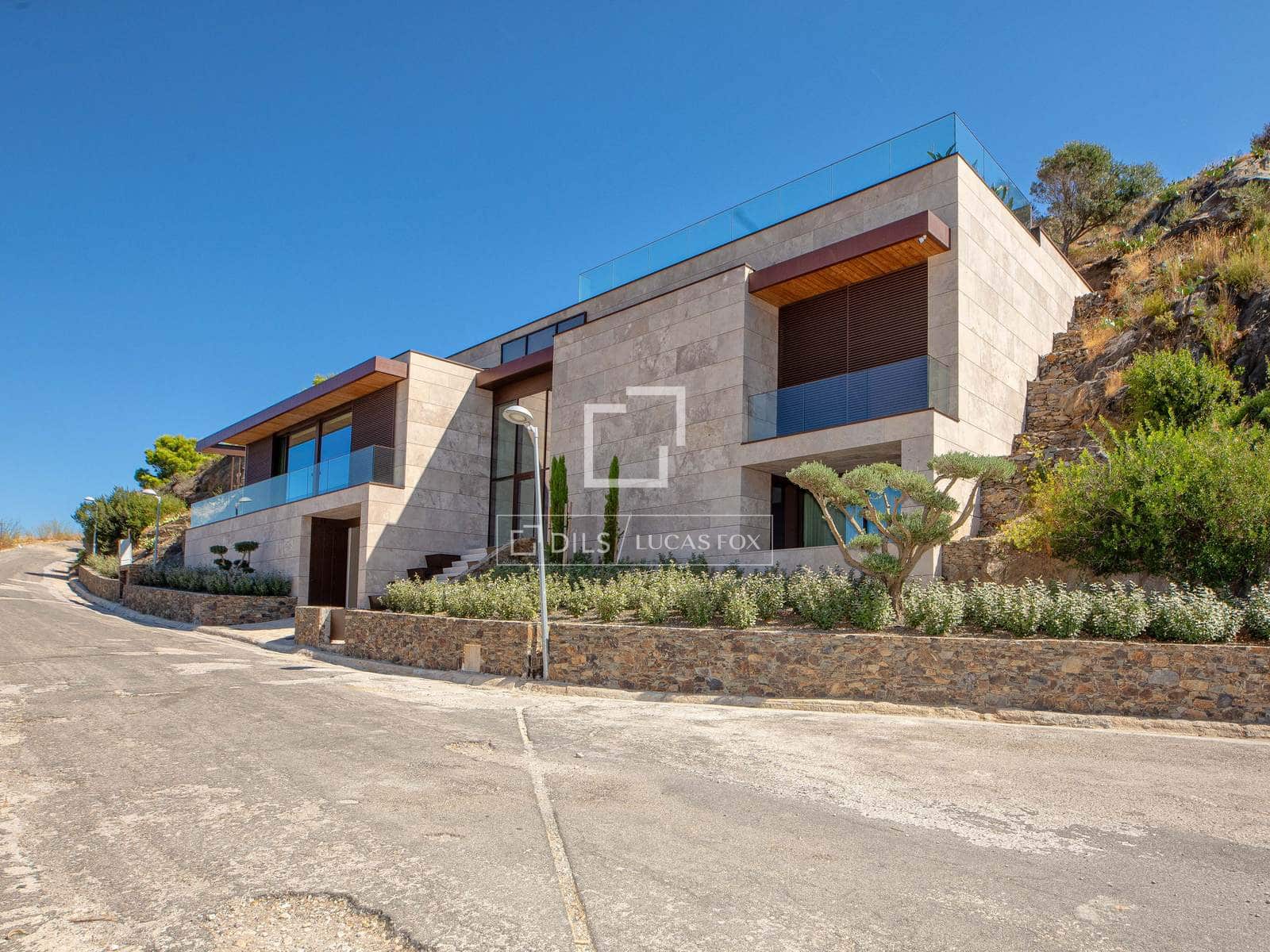 3 bedroom Villa for sale in El Port de la Selva with pool garage - € 2,290,000 (Ref: 10057565)