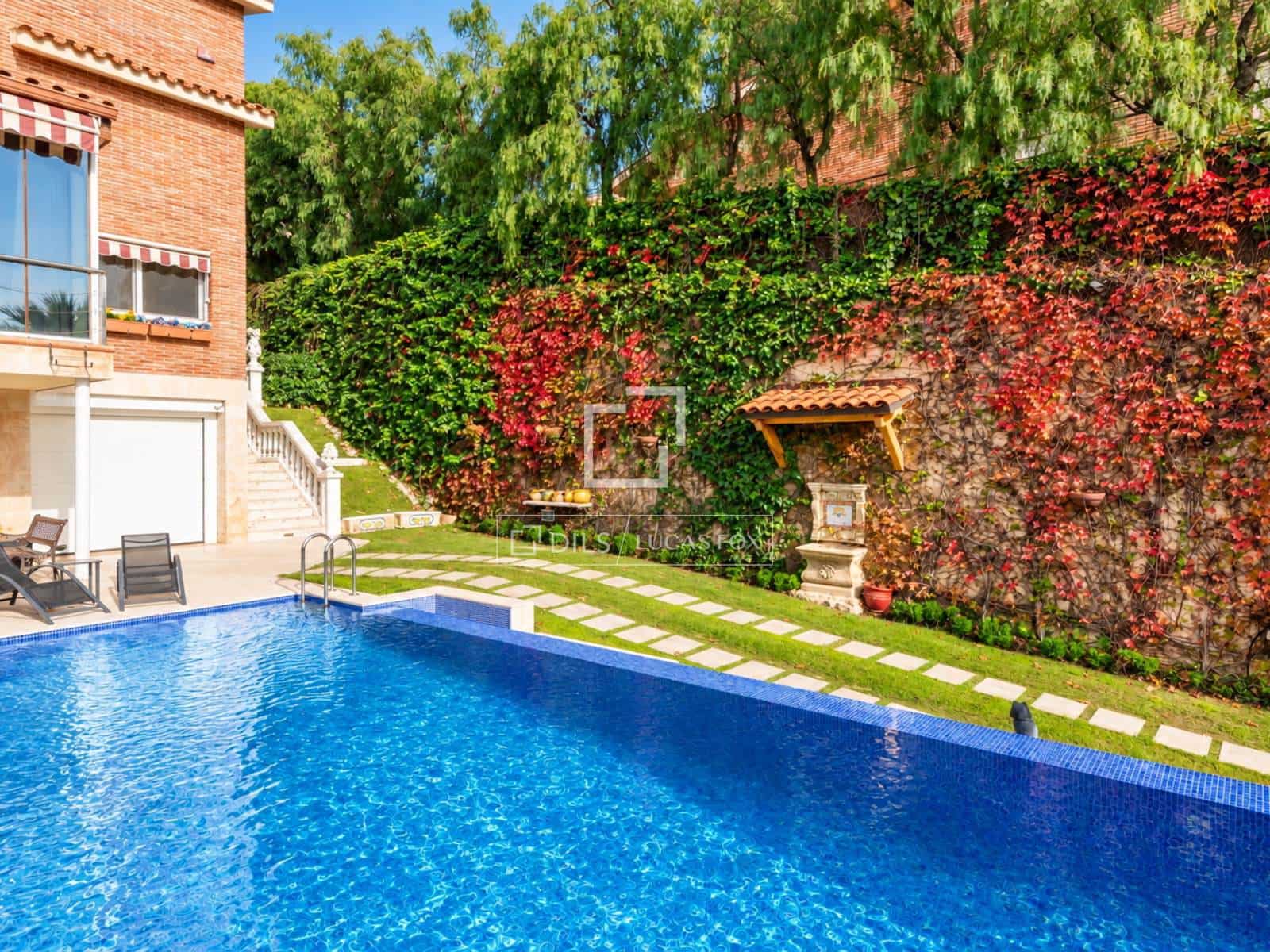 5 bedroom Villa for rent in Castelldefels with pool garage - € 7,500 (Ref: 10057624)