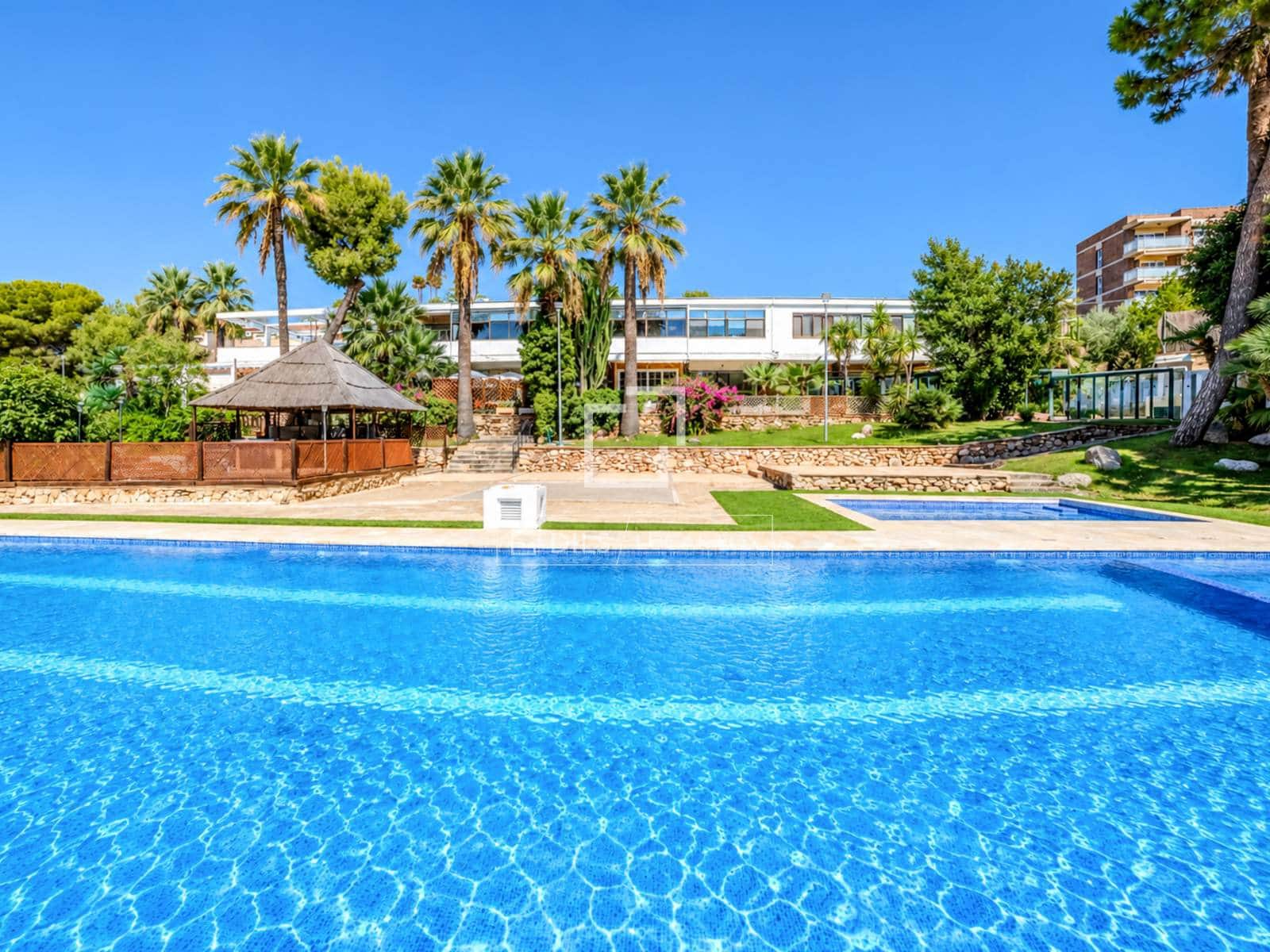 4 sypialnia Willa na sprzedaż w Sant Pere de Ribes z basenem garażem - 790 000 € (Ref: 10057627)
