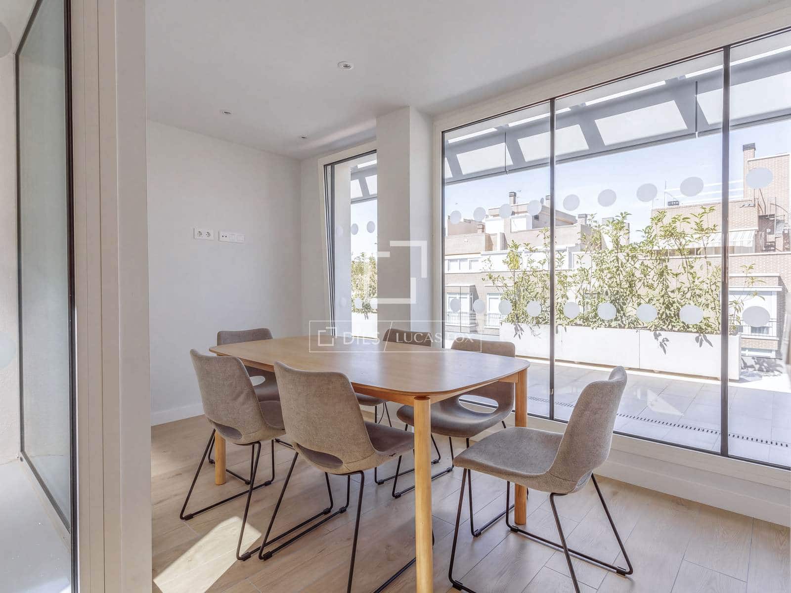 Apartamento de 2 habitaciones en Madrid ciudad en alquiler con piscina garaje - 2.950 € (Ref: 10060519)