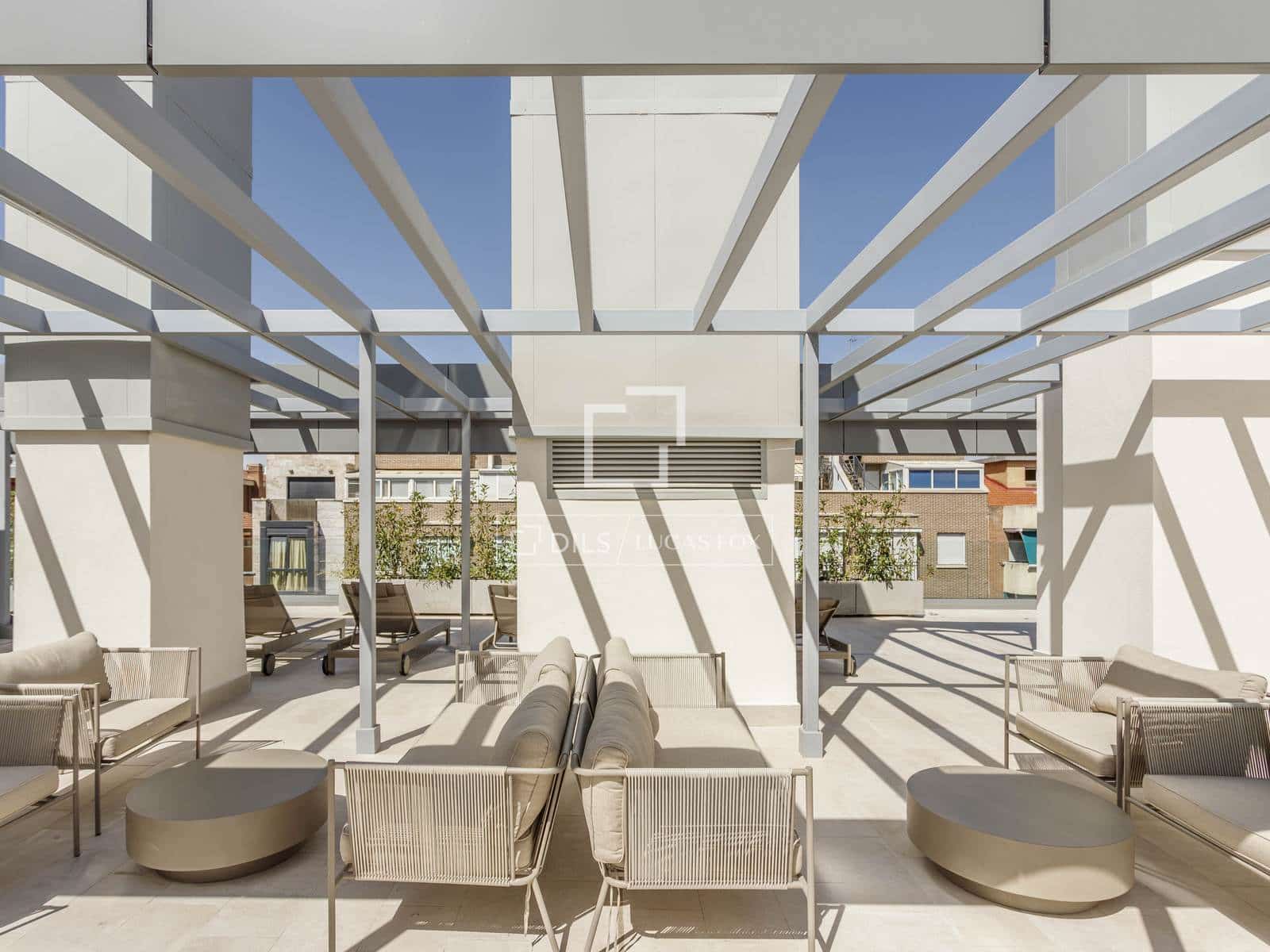 Apartamento de 2 habitaciones en Madrid ciudad en alquiler con piscina garaje - 2.950 € (Ref: 10060519)
