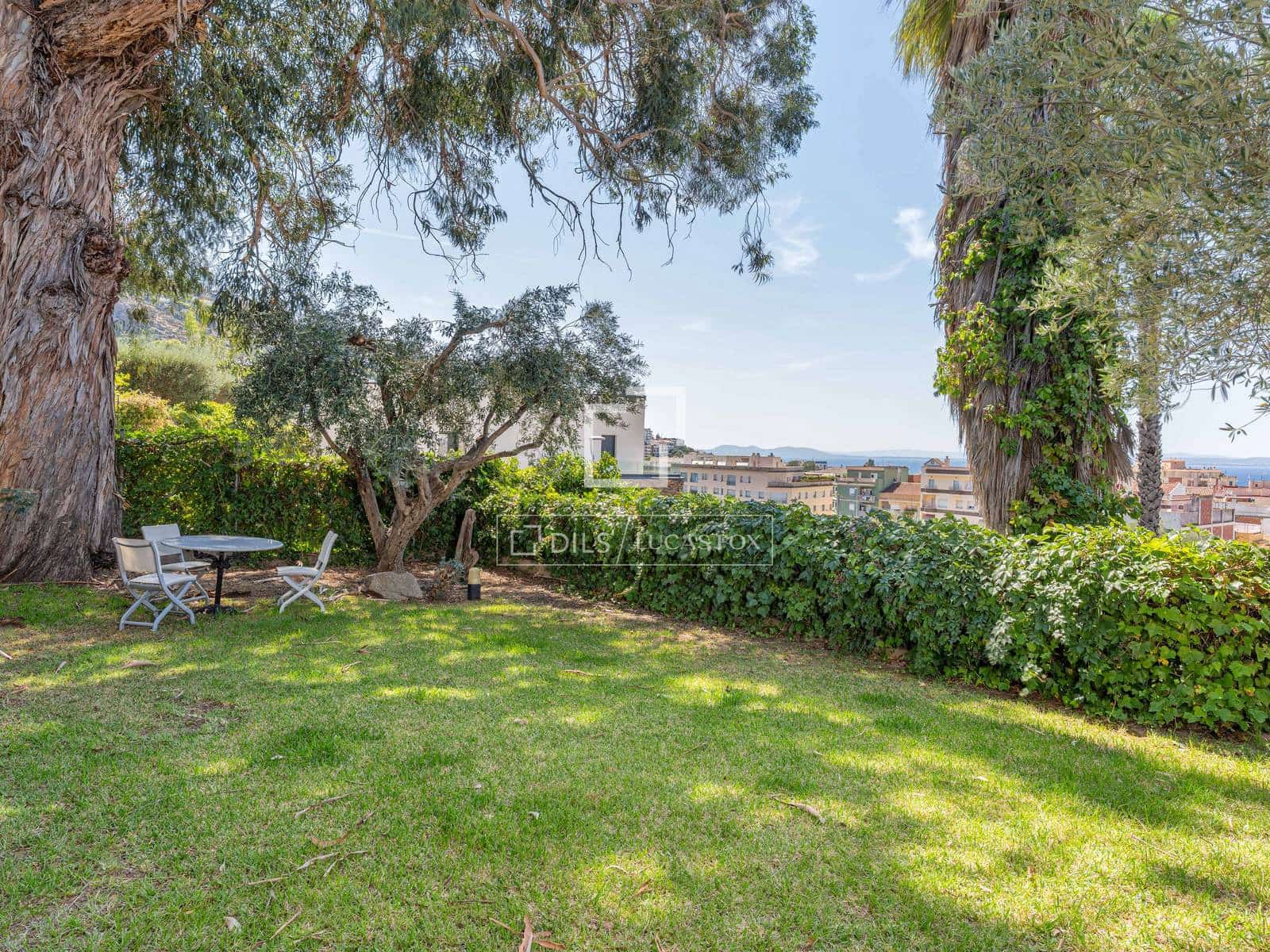 5 Zimmer Villa zu verkaufen in Roses mit Pool Garage - 995.000 € (Ref: 10072992)