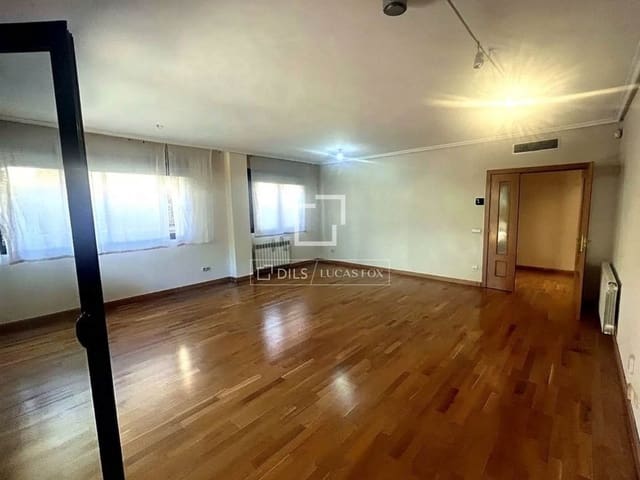 Apartamento de 3 habitaciones en Madrid ciudad en alquiler - 2.300 € (Ref: 10073326)