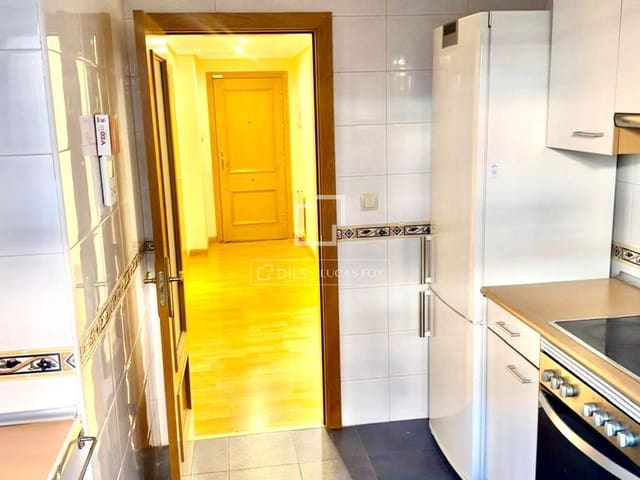 Apartamento de 3 habitaciones en Madrid ciudad en alquiler - 2.300 € (Ref: 10073326)