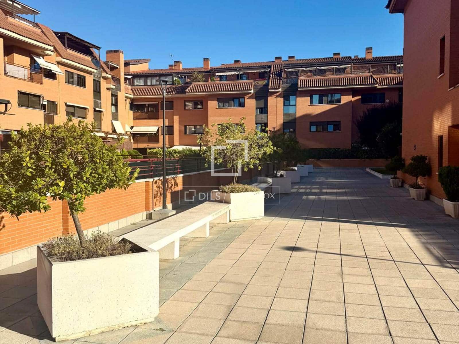 Apartamento de 3 habitaciones en Madrid ciudad en alquiler con piscina garaje - 2.300 € (Ref: 10073326)
