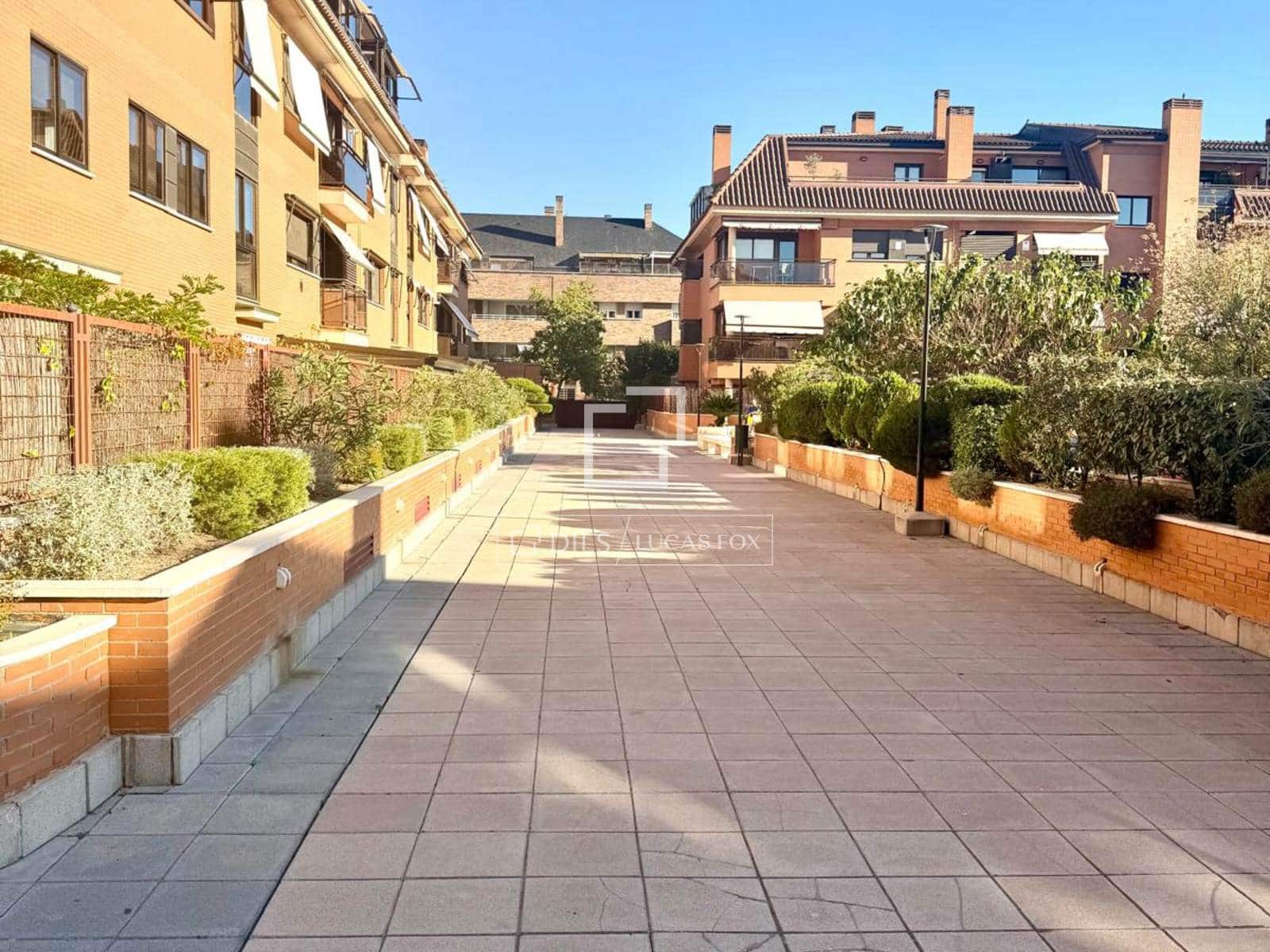 Apartamento de 3 habitaciones en Madrid ciudad en alquiler con piscina garaje - 2.300 € (Ref: 10073326)