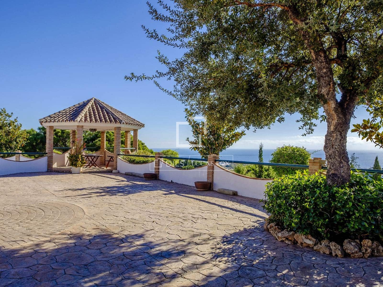 6 Zimmer Villa zu verkaufen in Estepona mit Pool Garage - 1.095.000 € (Ref: 10073327)