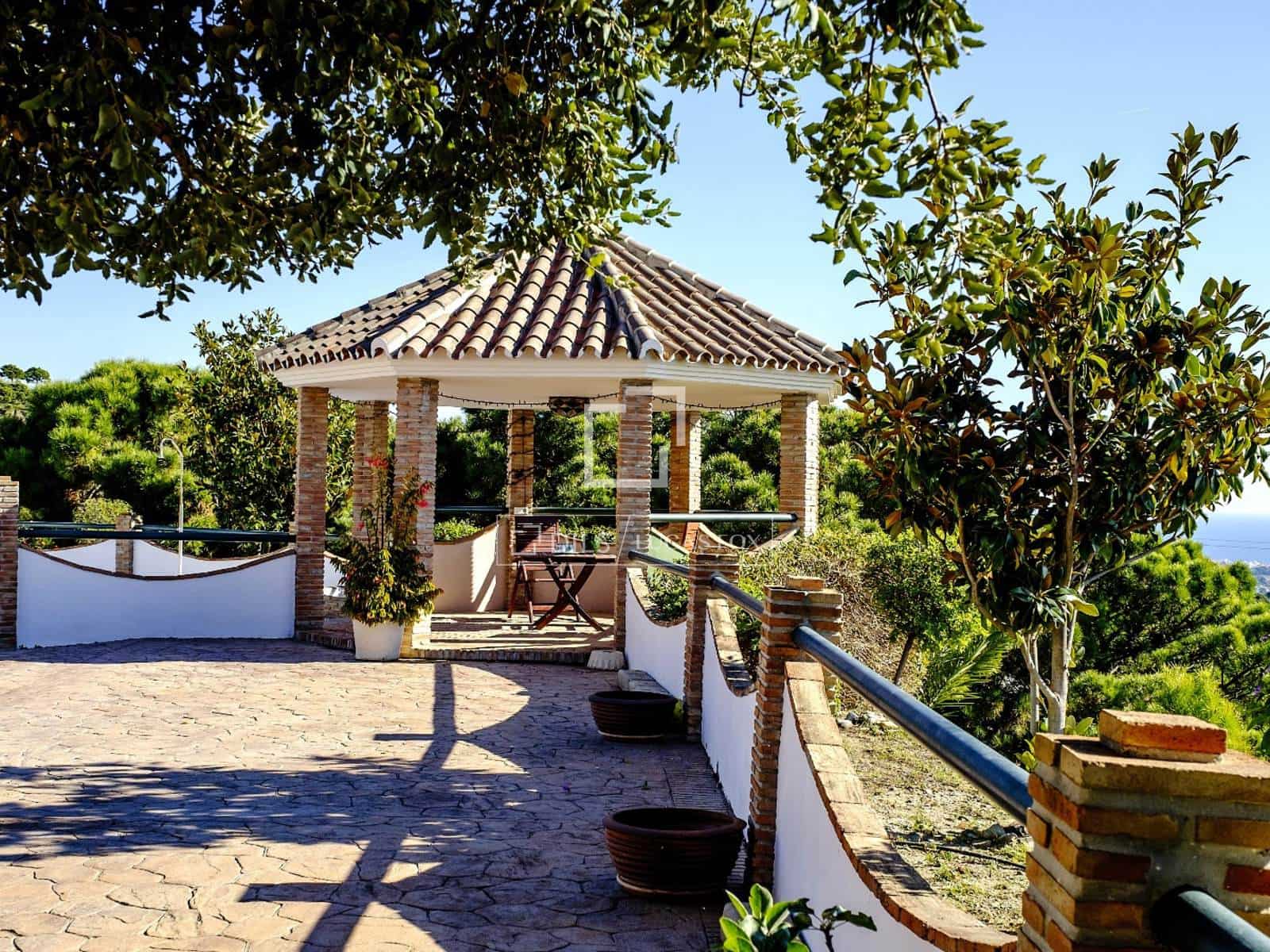 6 Zimmer Villa zu verkaufen in Estepona mit Pool Garage - 1.095.000 € (Ref: 10073327)
