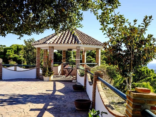 6 Zimmer Villa zu verkaufen in Estepona mit Pool Garage - 1.095.000 € (Ref: 10073327)
