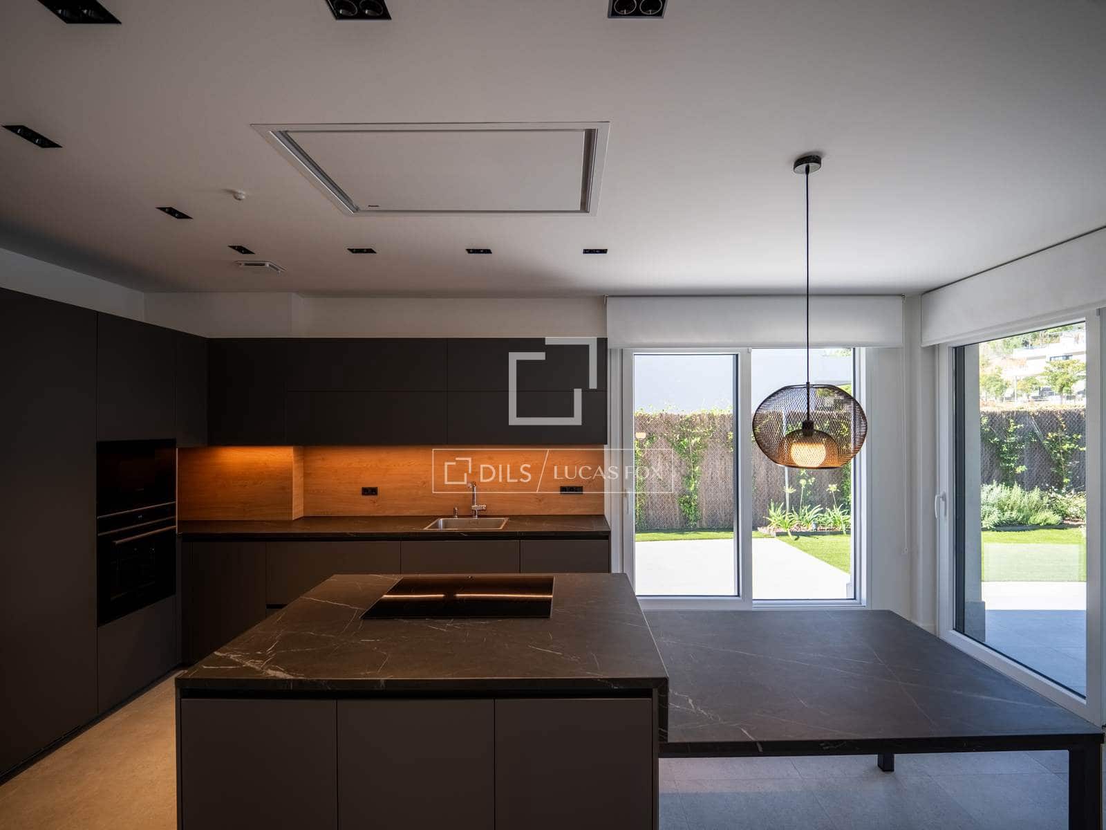 Villa/Maison de 5 chambres à louer à Fuente del Fresno avec piscine garage - 5 600 € (Ref: 10076653)