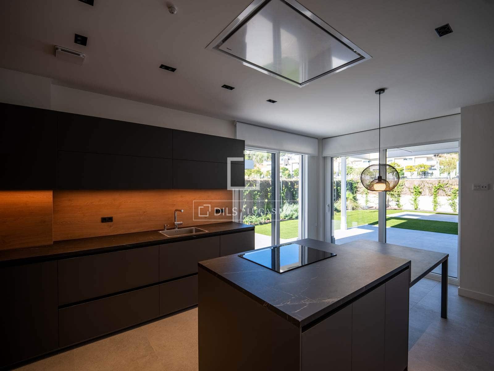 Villa/Maison de 5 chambres à louer à Fuente del Fresno avec piscine garage - 5 600 € (Ref: 10076653)