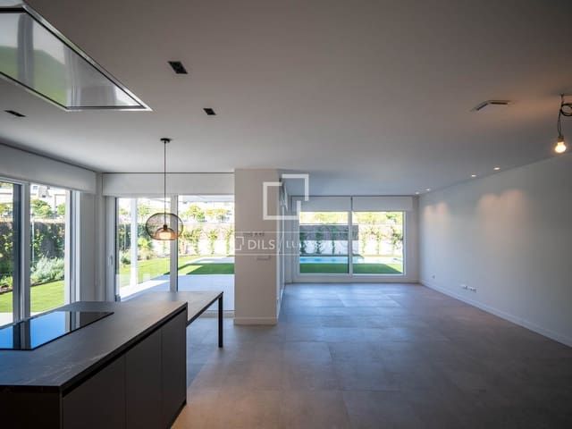 Villa/Maison de 5 chambres à louer à Fuente del Fresno, San Sebastián de los Reyes avec piscine garage - 5 600 € (Ref: 10076653)