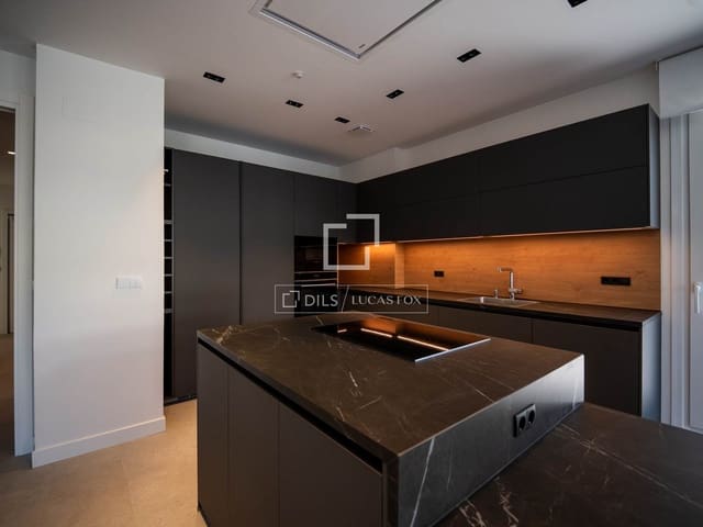 Villa/Maison de 5 chambres à louer à Fuente del Fresno, San Sebastián de los Reyes avec piscine garage - 5 600 € (Ref: 10076653)