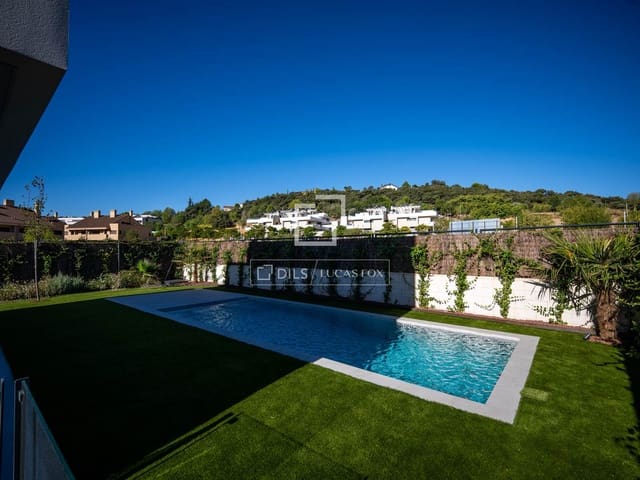 Villa/Maison de 5 chambres à louer à Fuente del Fresno, San Sebastián de los Reyes avec piscine garage - 5 600 € (Ref: 10076653)
