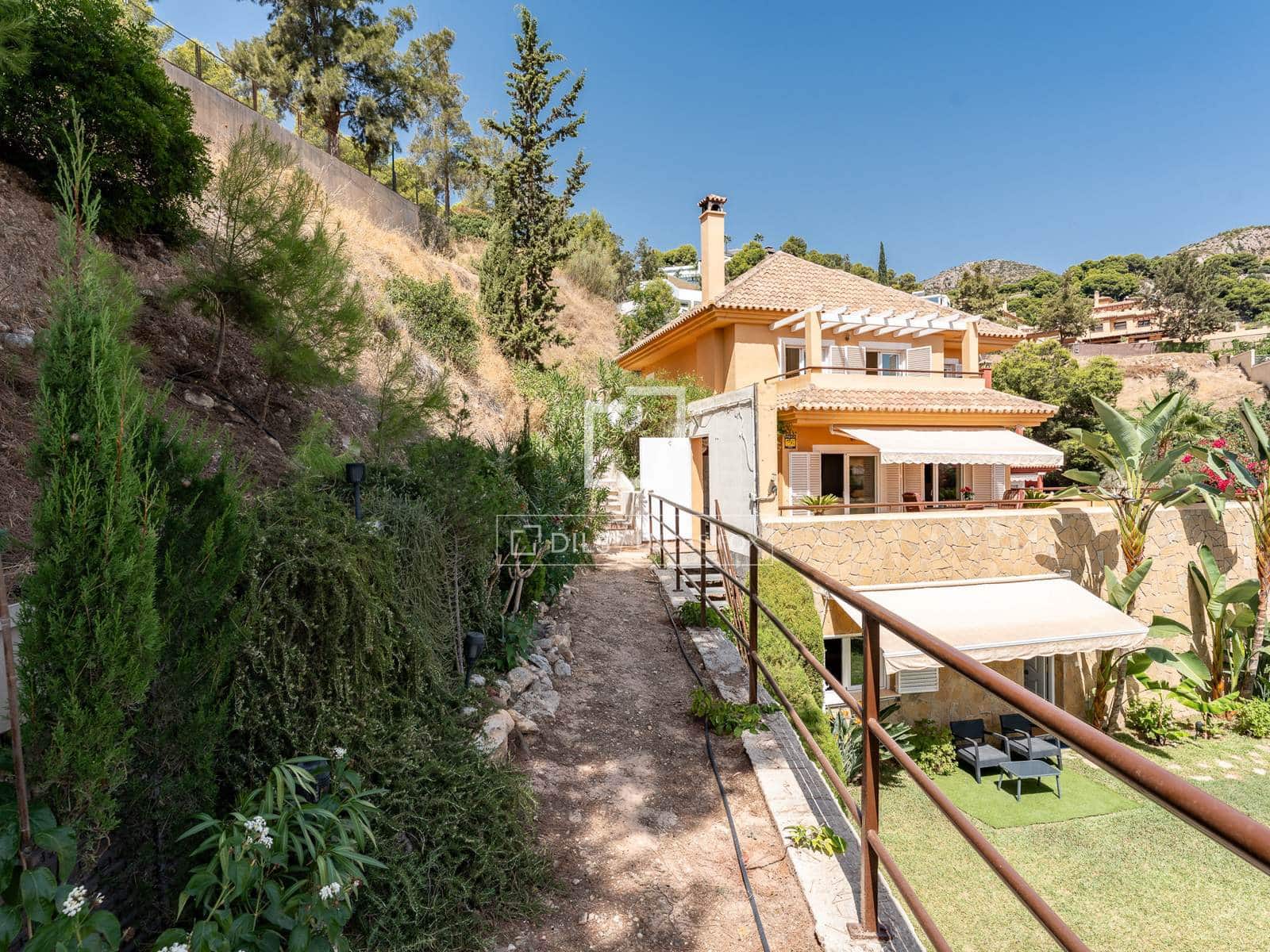 4 bedroom Villa for sale in Malaga city with pool garage - € 2,400,000 (Ref: 10076813)