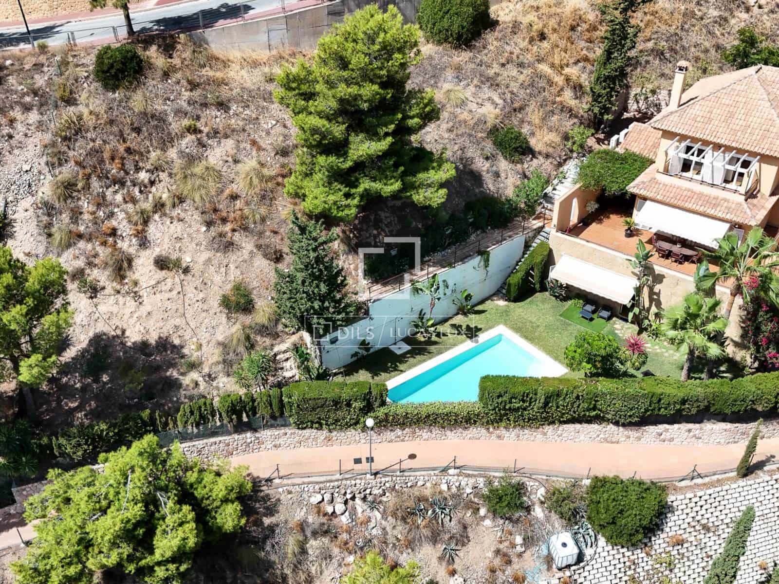4 bedroom Villa for sale in Malaga city with pool garage - € 2,400,000 (Ref: 10076813)