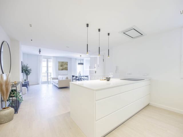 3 makuuhuone Huoneisto myytävänä paikassa Valencia kaupunki - 690 000 € (Ref: 10076815)