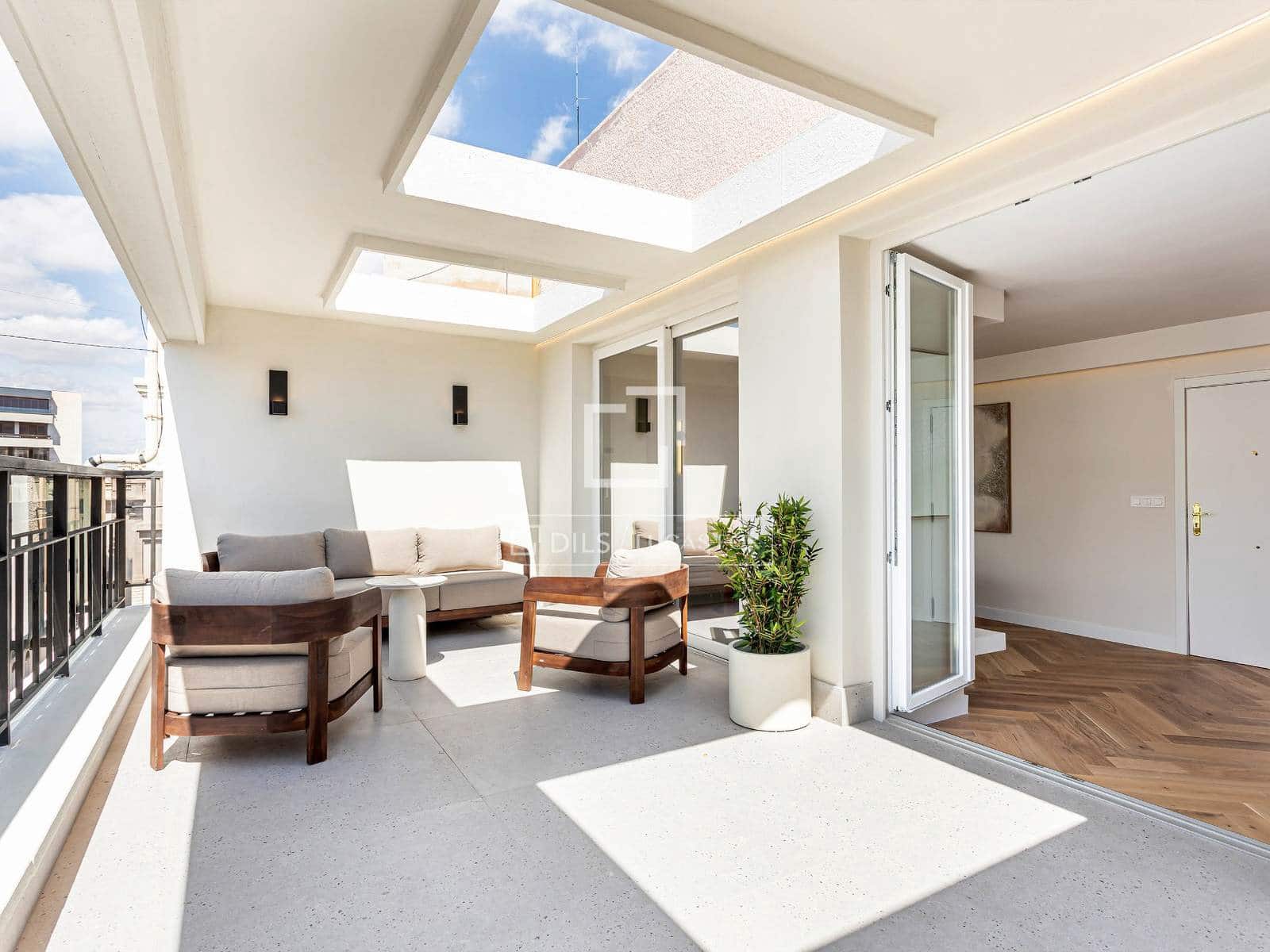 3 sypialnia Penthouse na sprzedaż w Miasto Walencja z garażem - 1 800 000 € (Ref: 10076816)