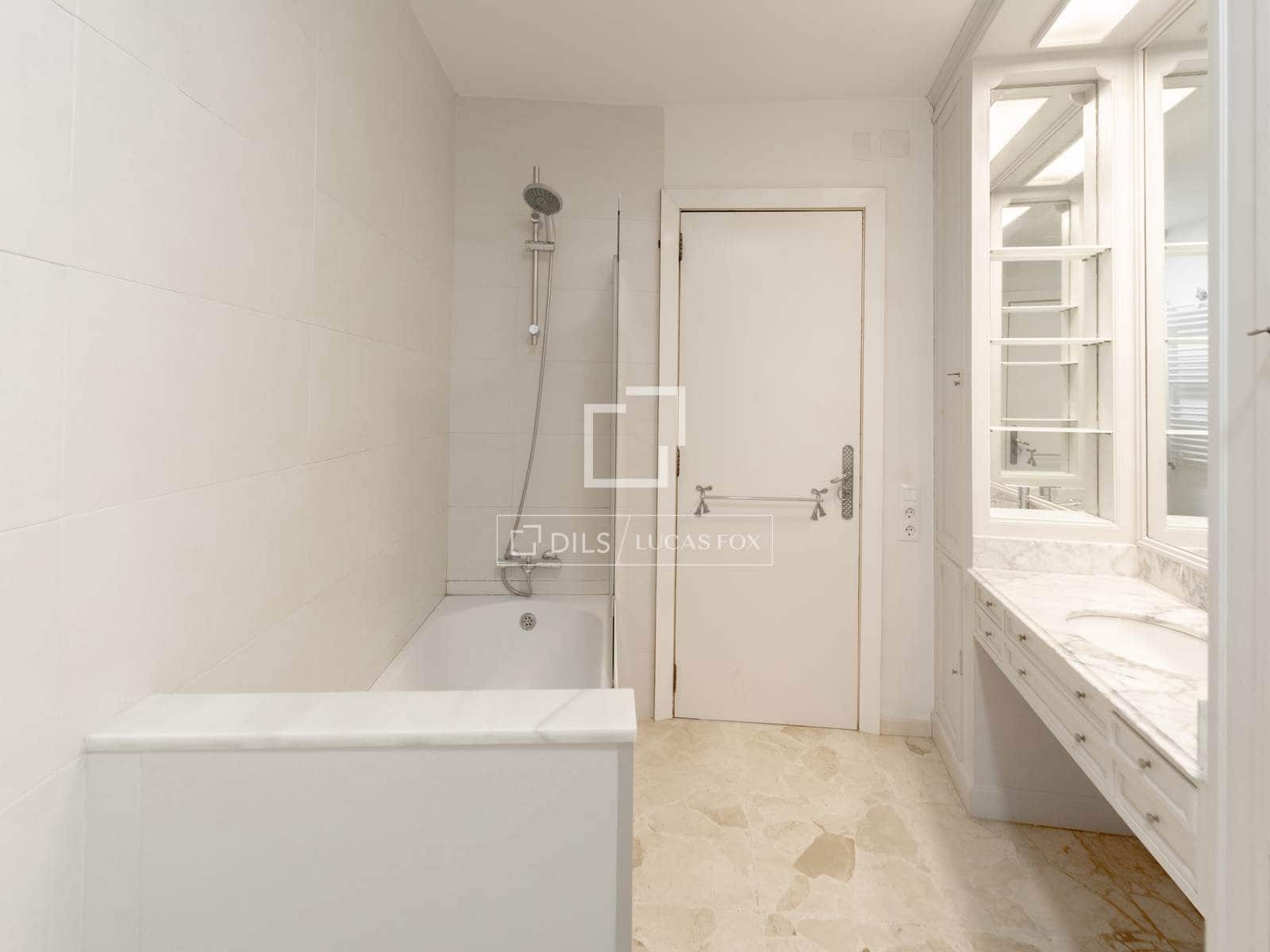 3 sovrum Lägenhet att hyra i Valencia stad - 2 500 € (Ref: 10076979)