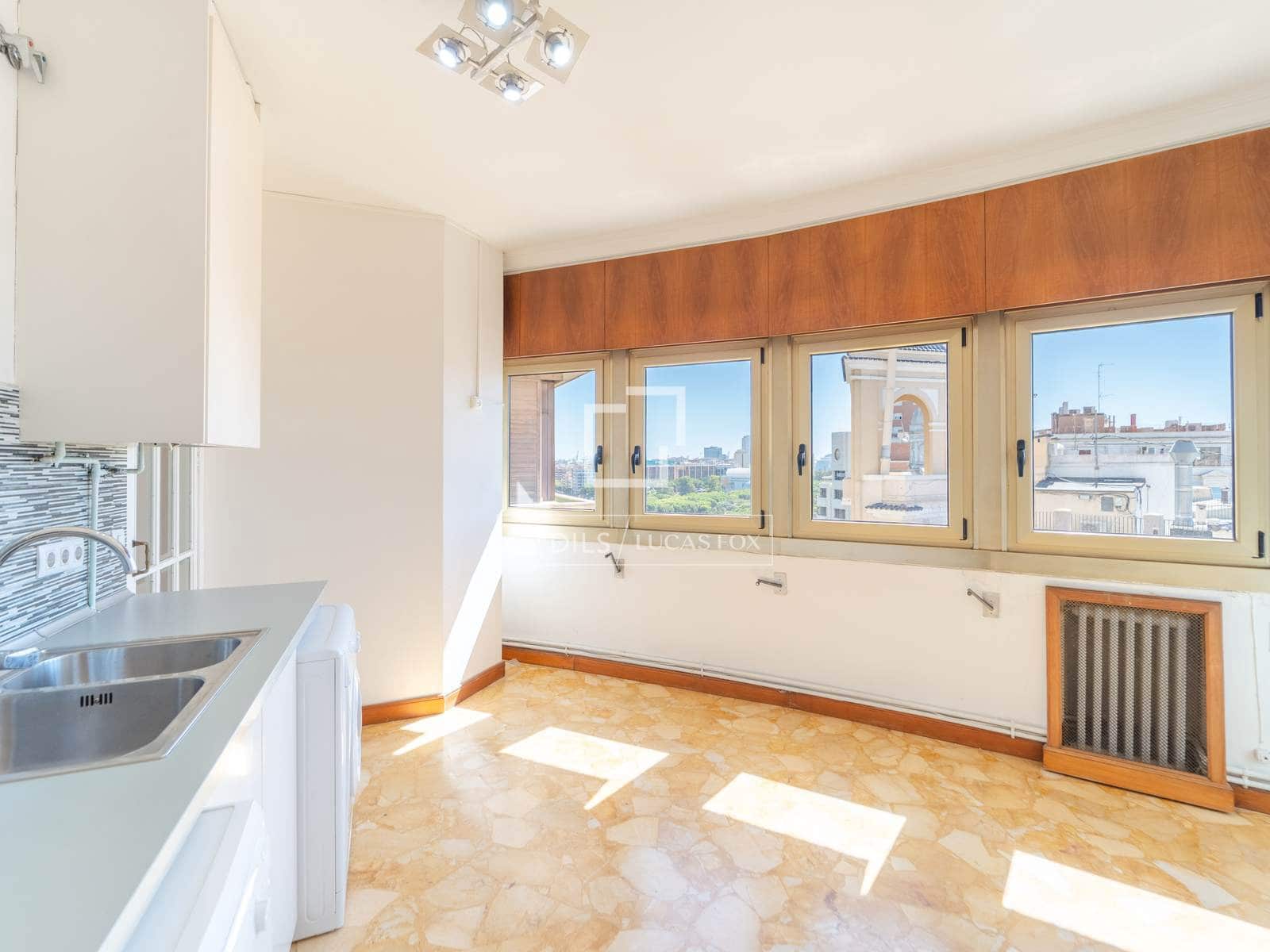 3 sovrum Lägenhet att hyra i Valencia stad - 2 500 € (Ref: 10076979)