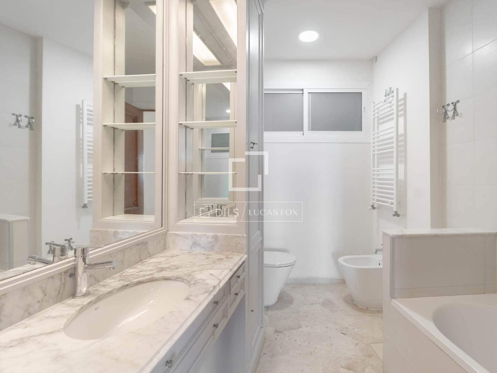 3 sovrum Lägenhet att hyra i Valencia stad - 2 500 € (Ref: 10076979)