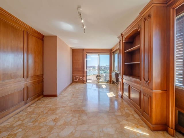 3 slaapkamer Appartement te huur in Valencia stad - € 2.500 (Ref: 10076979)