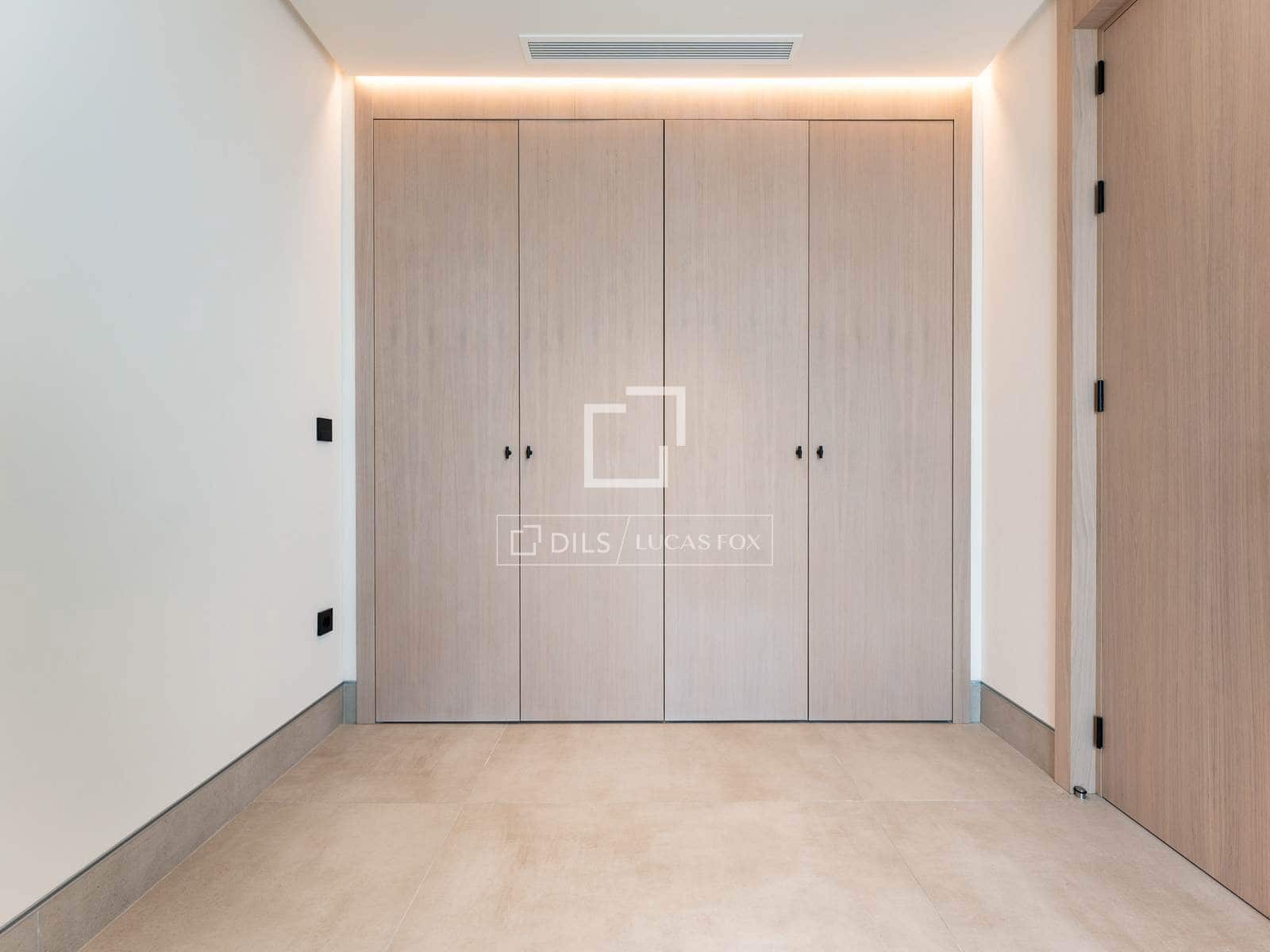 4 soverom Leilighet til leie i Malaga by med svømmebasseng garasje - € 17 500 (Ref: 10076980)