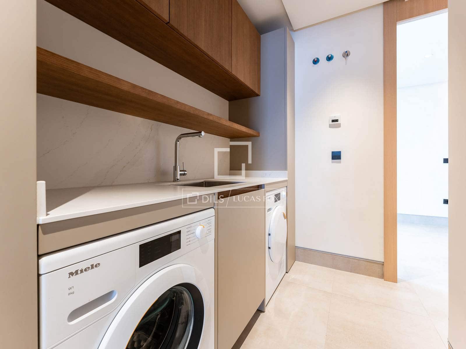 4 soverom Leilighet til leie i Malaga by med svømmebasseng garasje - € 17 500 (Ref: 10076980)
