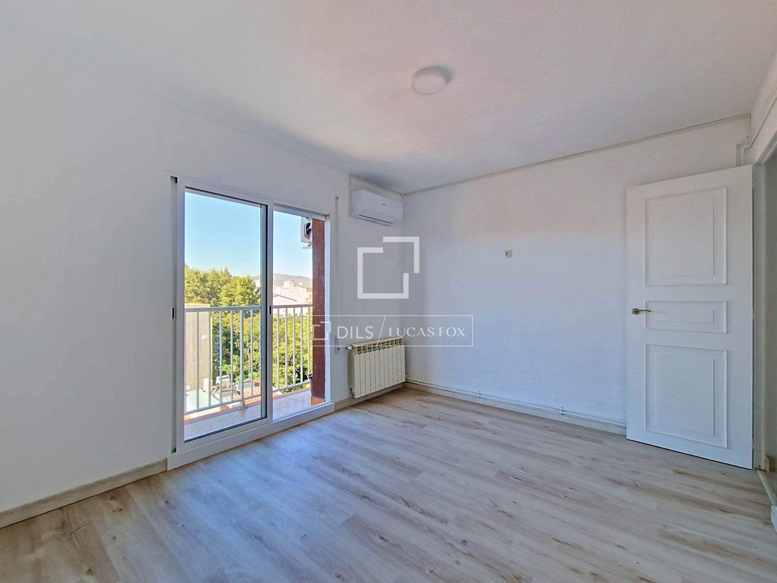 3 makuuhuone Kattohuoneisto myytävänä paikassa Vilanova i la Geltru - 349 000 € (Ref: 10077232)