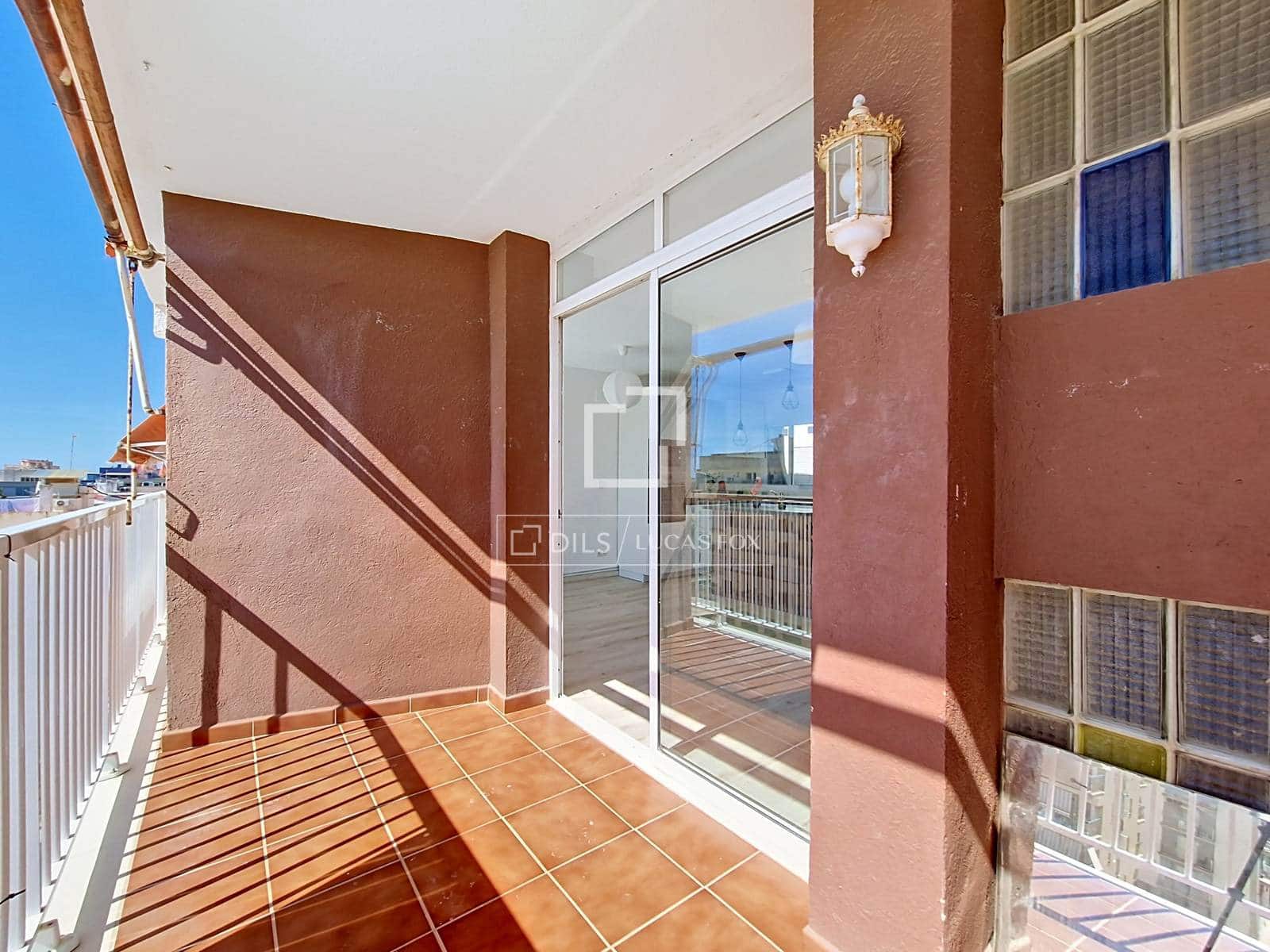 3 makuuhuone Kattohuoneisto myytävänä paikassa Vilanova i la Geltru - 349 000 € (Ref: 10077232)