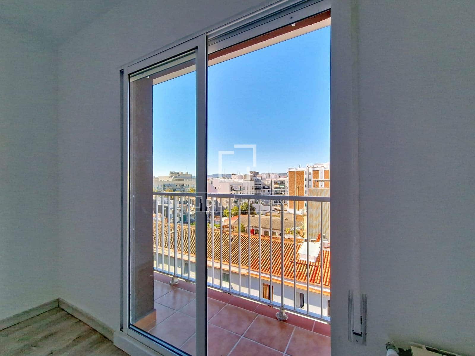 3 makuuhuone Kattohuoneisto myytävänä paikassa Vilanova i la Geltru - 349 000 € (Ref: 10077232)