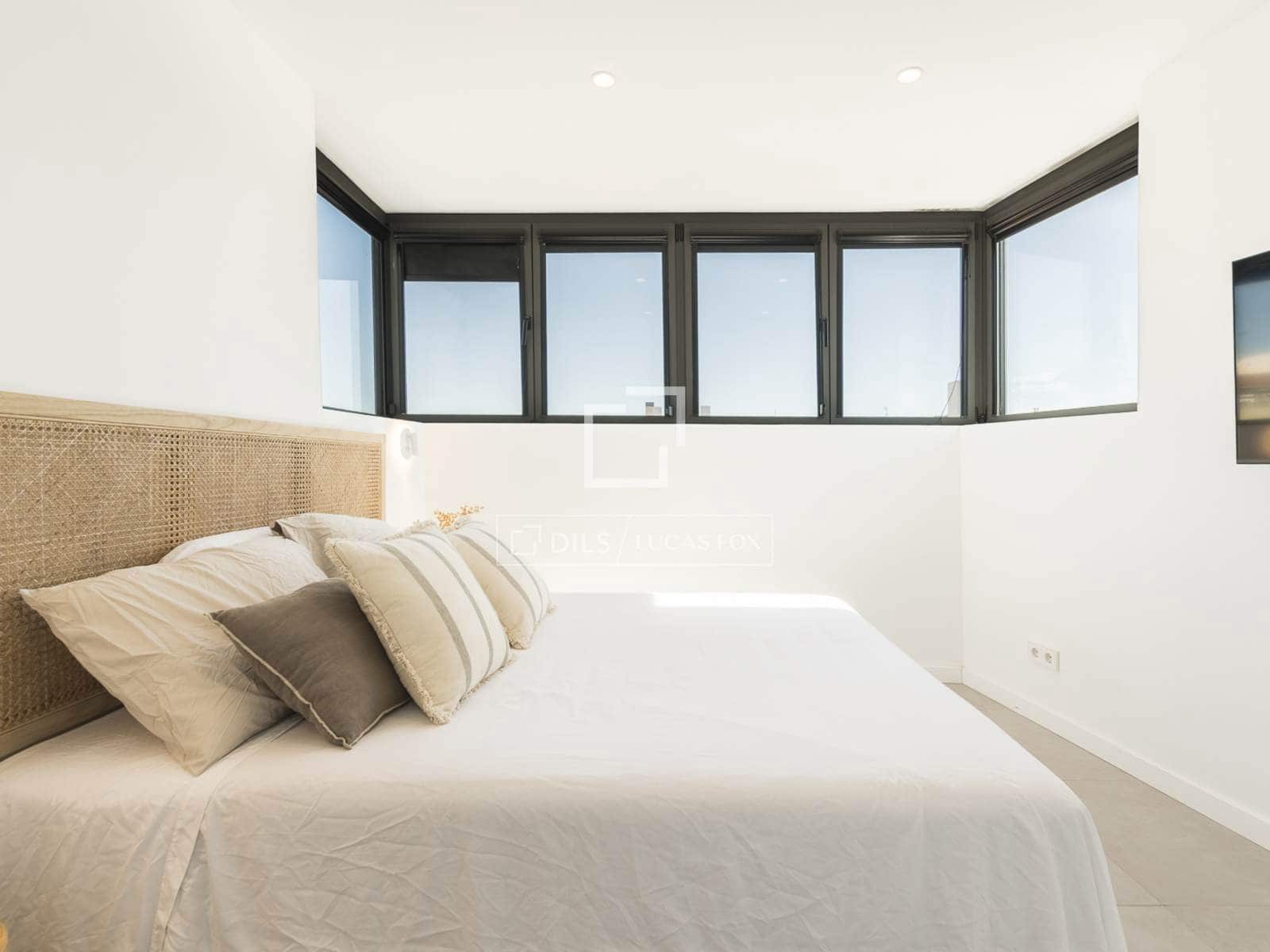 2 bedroom Penthouse for sale in Barcelona city with garage - € 1,190,000 (Ref: 10078921)