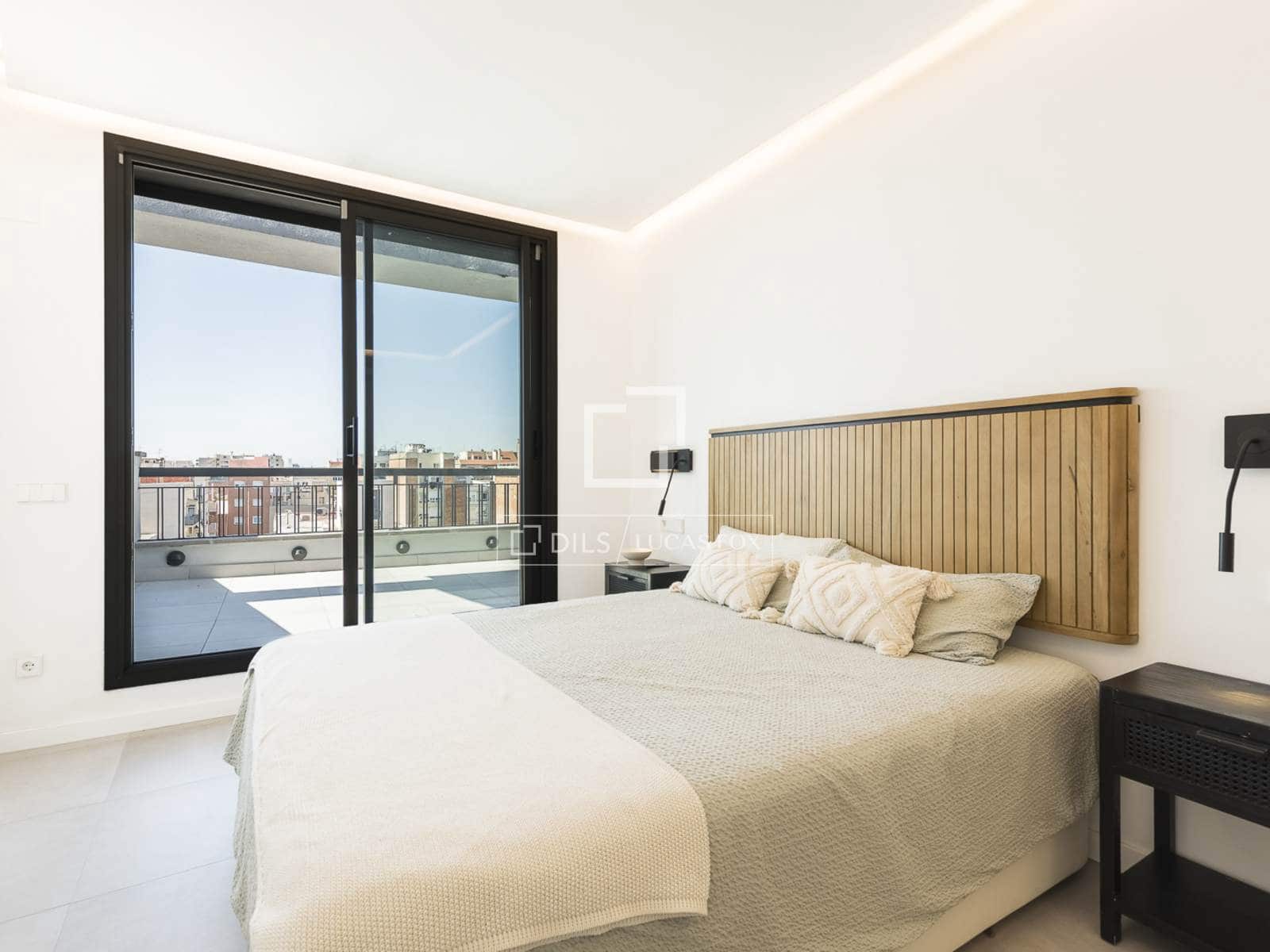 2 bedroom Penthouse for sale in Barcelona city with garage - € 1,190,000 (Ref: 10078921)