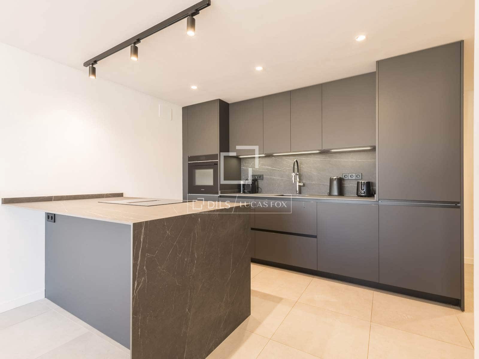 2 bedroom Penthouse for sale in Barcelona city with garage - € 1,190,000 (Ref: 10078921)