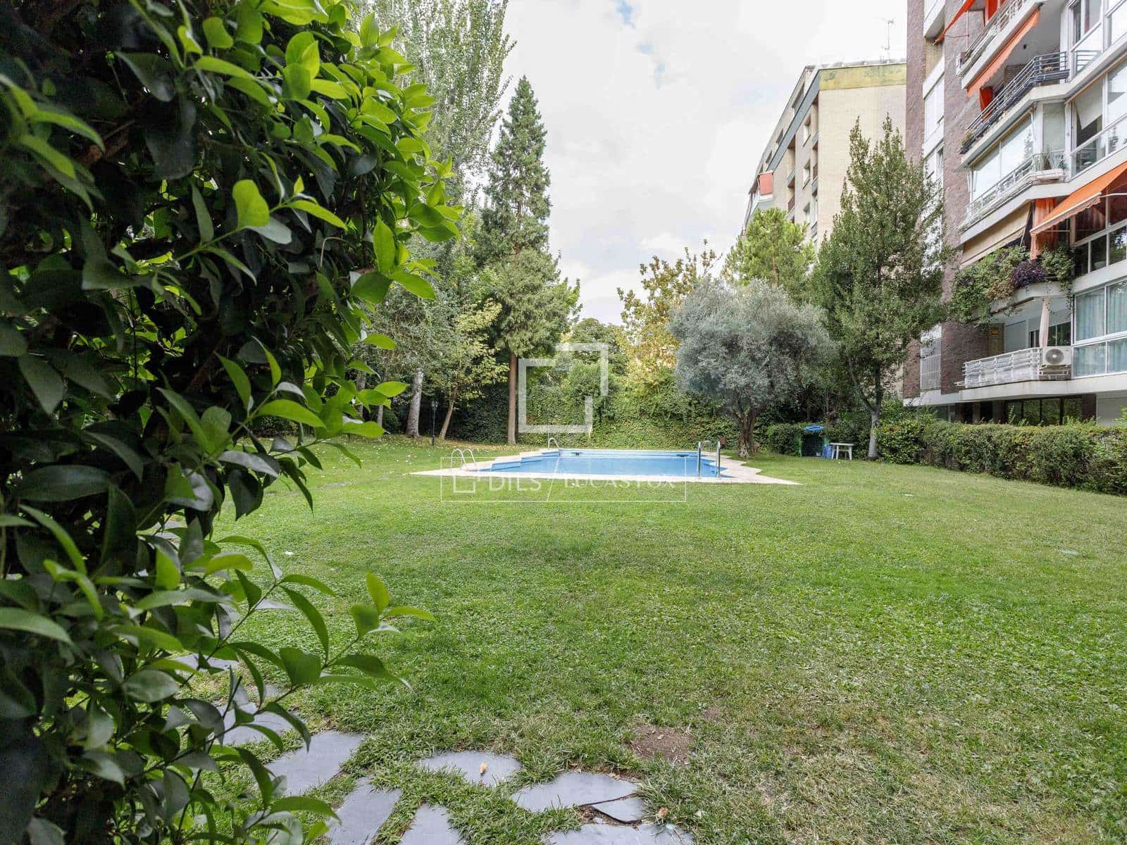 4 sovrum Lägenhet att hyra i Madrid stad med pool garage - 4 500 € (Ref: 10081543)