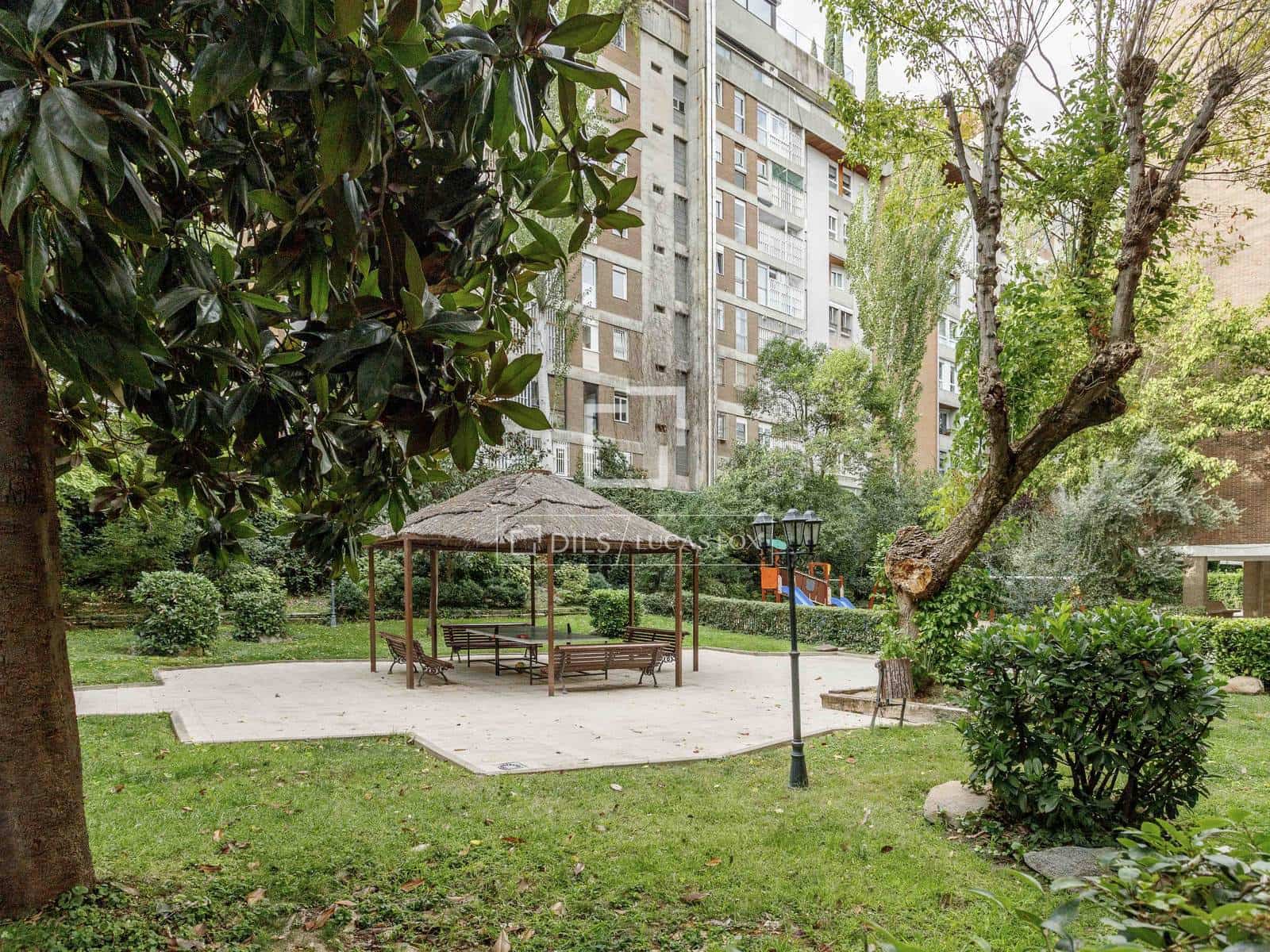 4 sovrum Lägenhet att hyra i Madrid stad med pool garage - 4 500 € (Ref: 10081543)