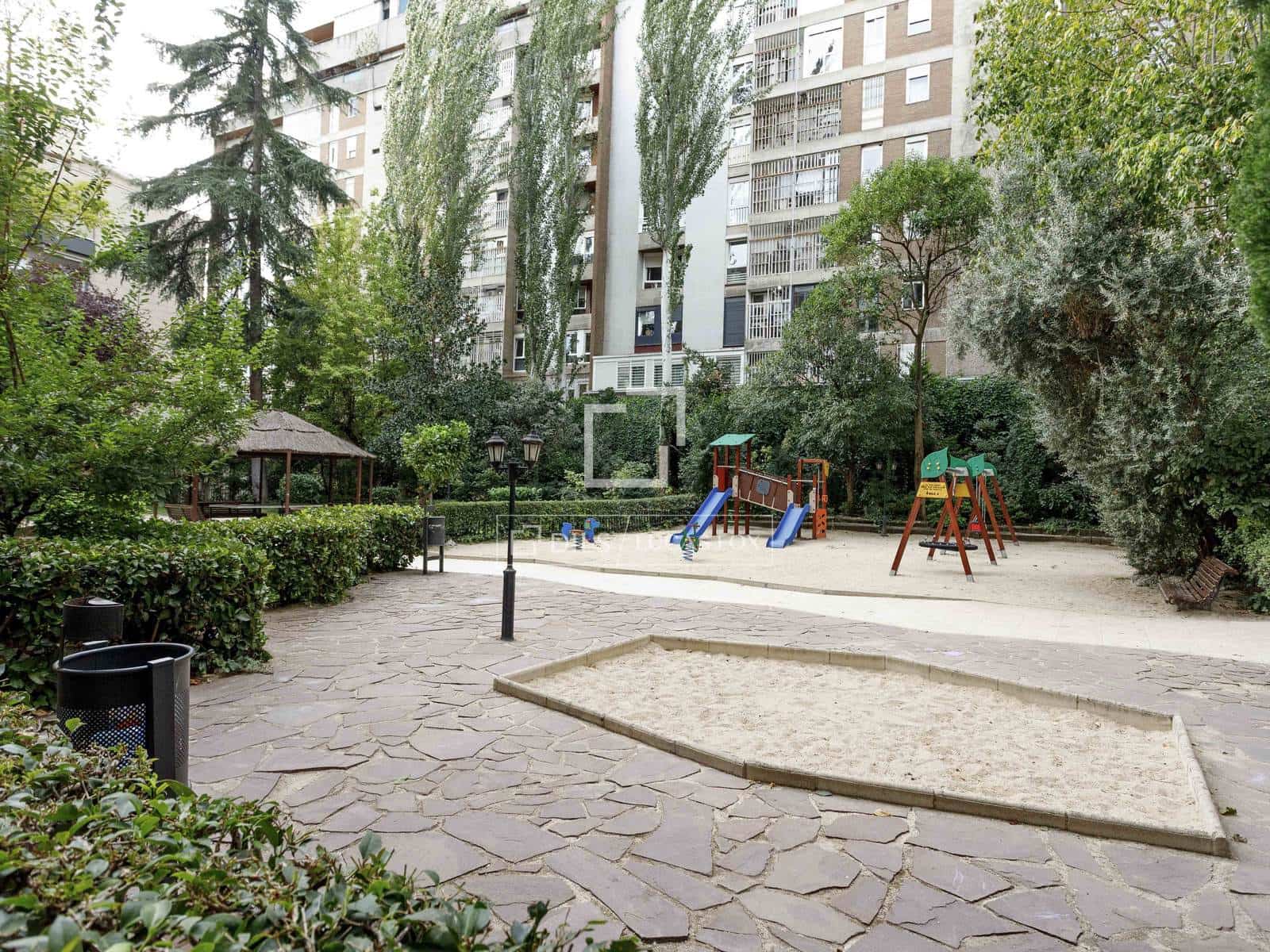 4 sovrum Lägenhet att hyra i Madrid stad med pool garage - 4 500 € (Ref: 10081543)
